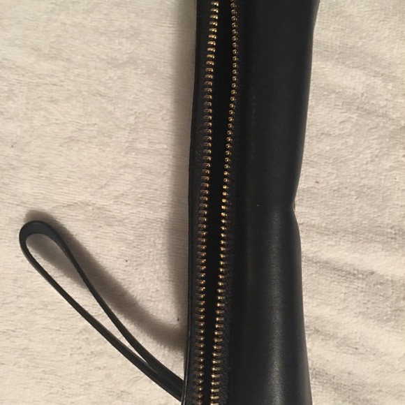 SALE!! Coach Wristlet comes in original box - Picture 10 of 16